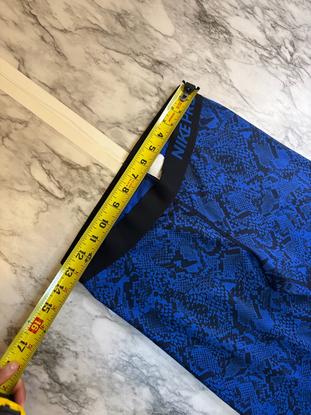 Nike Blue & Black Snake animal Print Capri athletic Pants size L - Picture 4 of 5